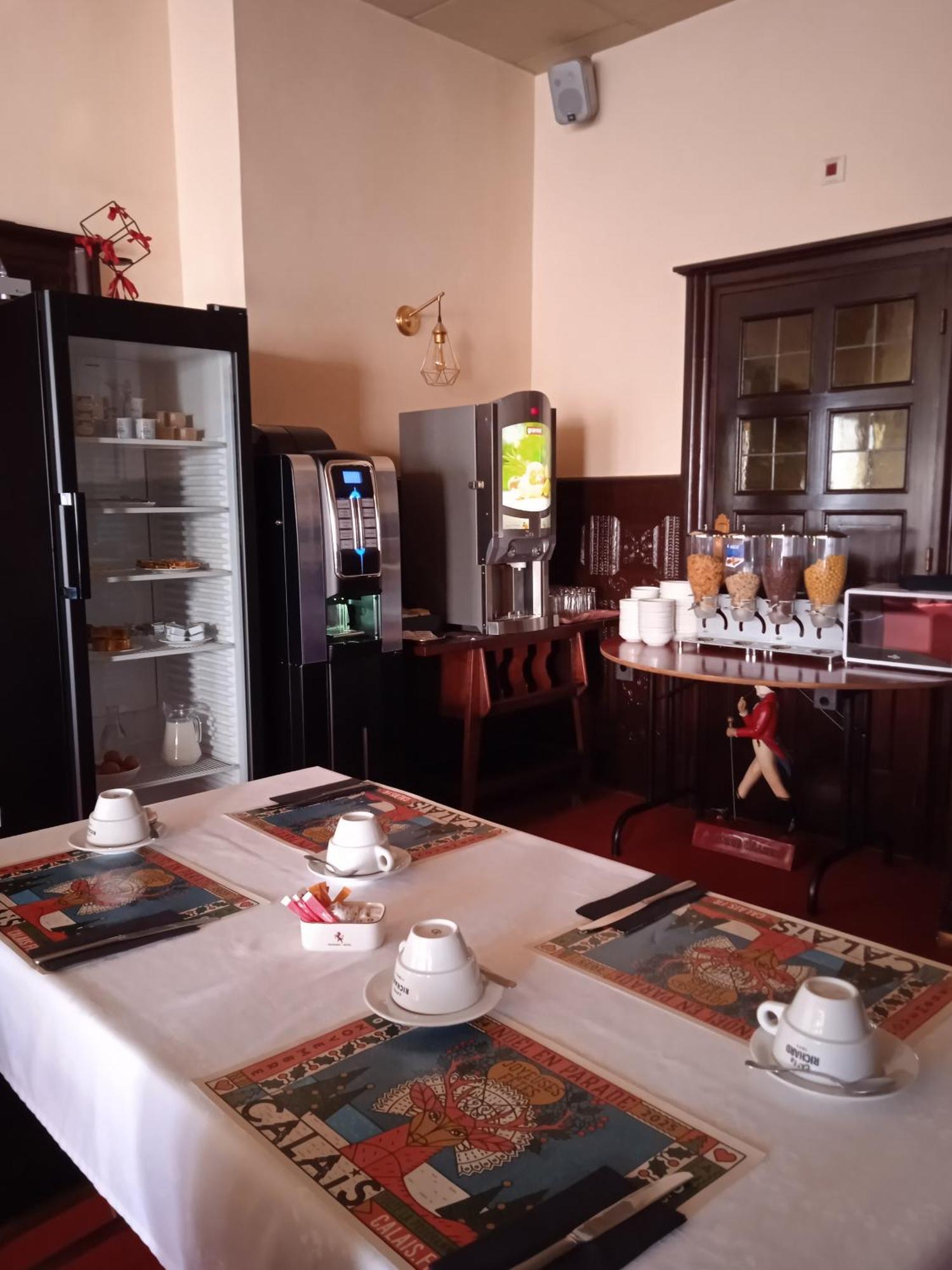 Metropol Hotel Кале Экстерьер фото
